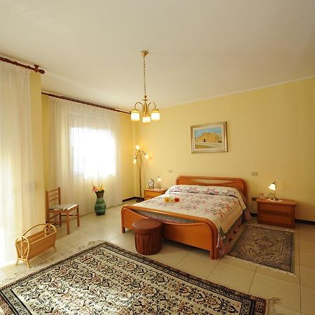 B&B Su Fassoi Santa Giusta Værelse billede